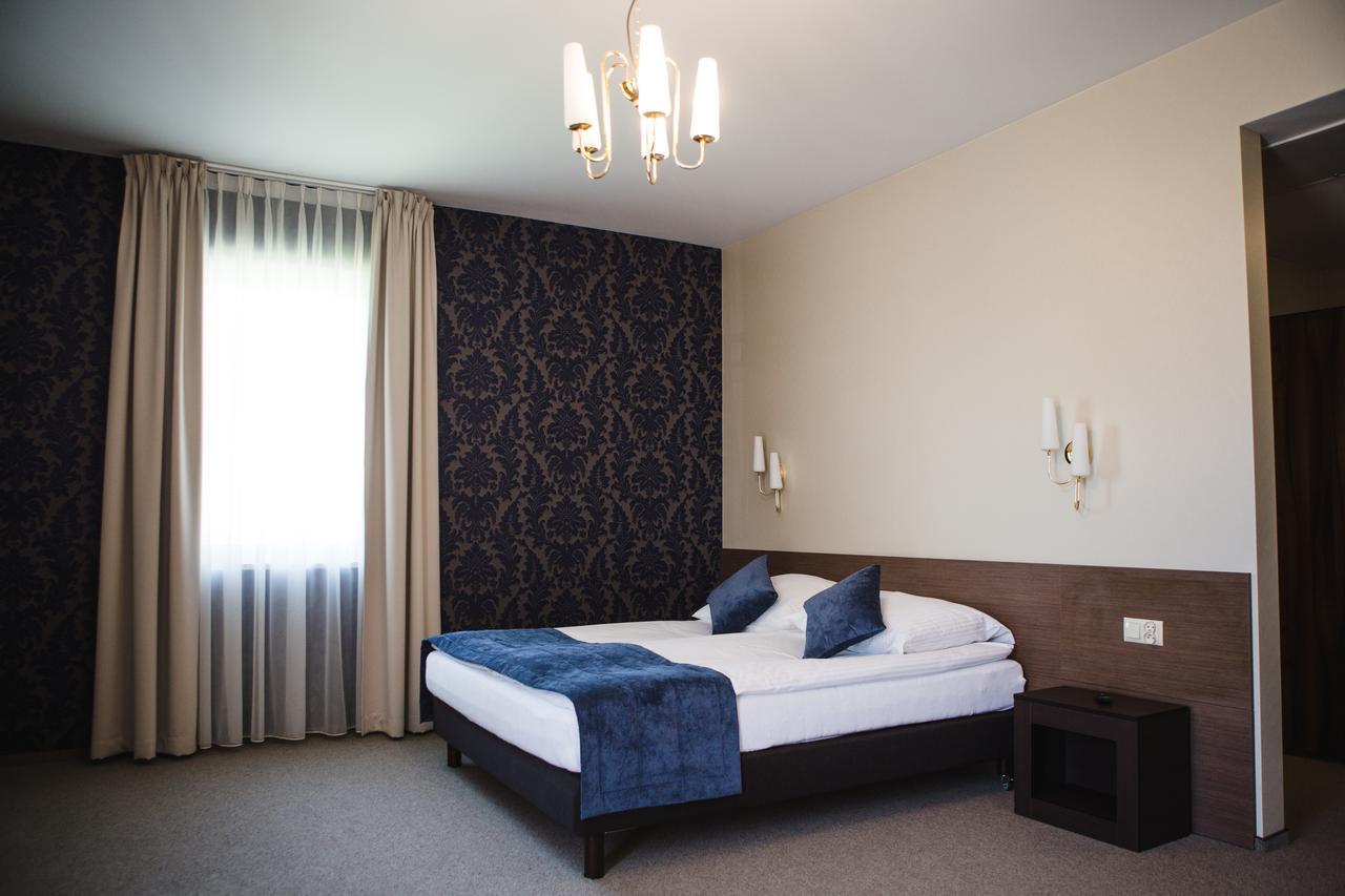 Hotel Cztery Pory Roku Bielsk Podlaski Exteriör bild